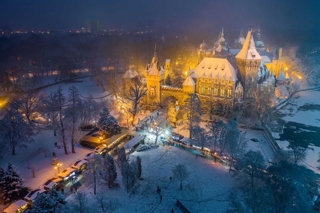 Marché de Noël de Budapest sur la place Vörösmarty